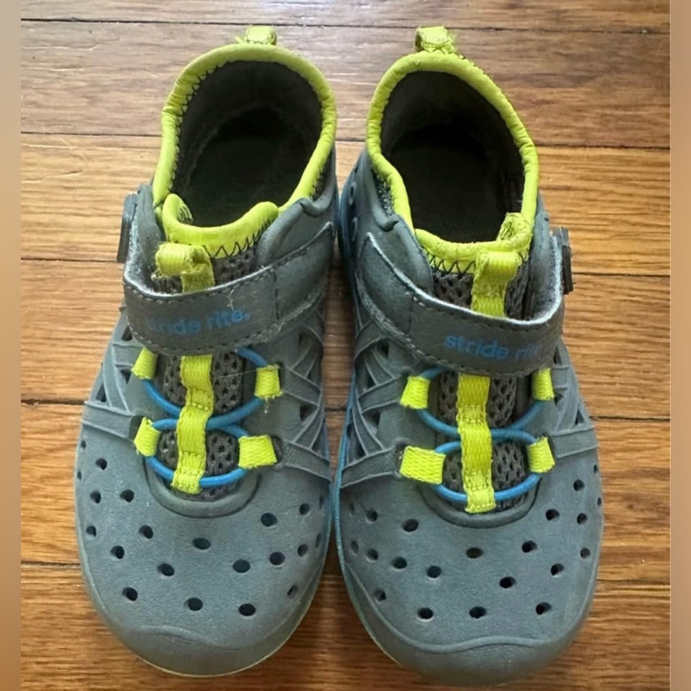 Stride Rite Gray and Green Water Shoes / Sneaker